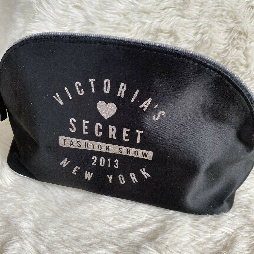 Victoria's Secret Pouch Fashion Show 2013 Cosmetic Organizer Case Black Bag VS - Picture 3 of 10